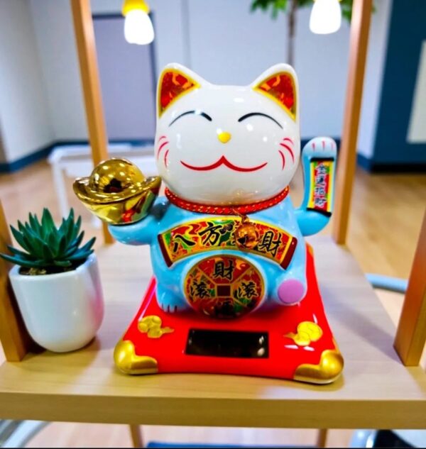 Gato De La Suerte Solar Maneki Neko Fortuna y Prosperidad